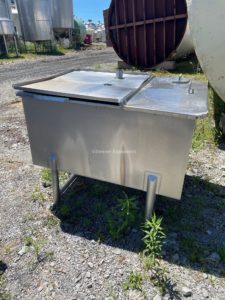 150 Gallon Stainless Steel Single Shell Rectangular Tank, Hinged Lift Off Top