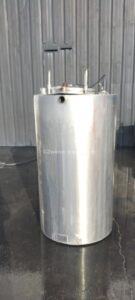 220 GALLON STAINLESS STEEL SINGLE SHELL TANK