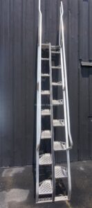 STAINLESS STEEL SAFTY LADDER WITH HAND RAIL