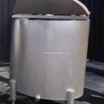 350 GALLON STAINLESS STEEL SINGLE SHELL TANK