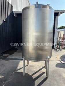 500 GALLON STAINLESS STEEL VERTICAL FLAT BOTTOM DOME TOP SINGLE SHELL TANK
