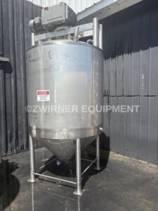 800 GALLON STAINLESS STEEL JACKETED VERTICAL TANK