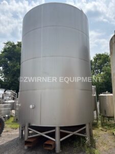 10,000 GALLON STAINLESS STEEL INSULATED VERTICAL CYLINDRICAL STORAGE TANK