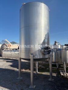 1,800 GALLON STAINLESS STEEL VERTICAL SINGLE SHELL TANK
