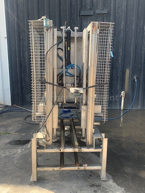 STAINLESS STEEL SINGLE LANE CASE STACKER