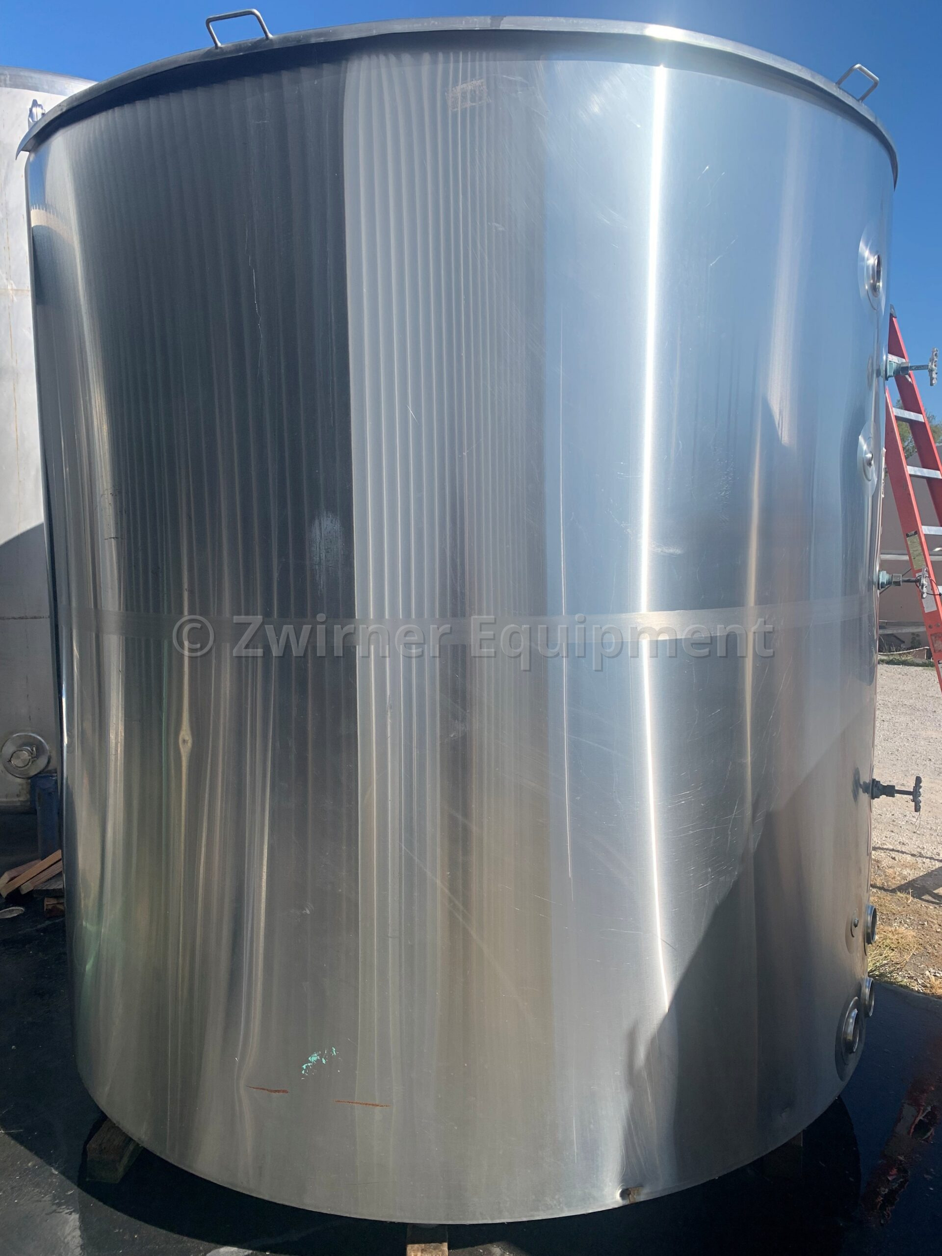 2,000 GALLON 316 STAINLESS STEEL JACKETED TANK