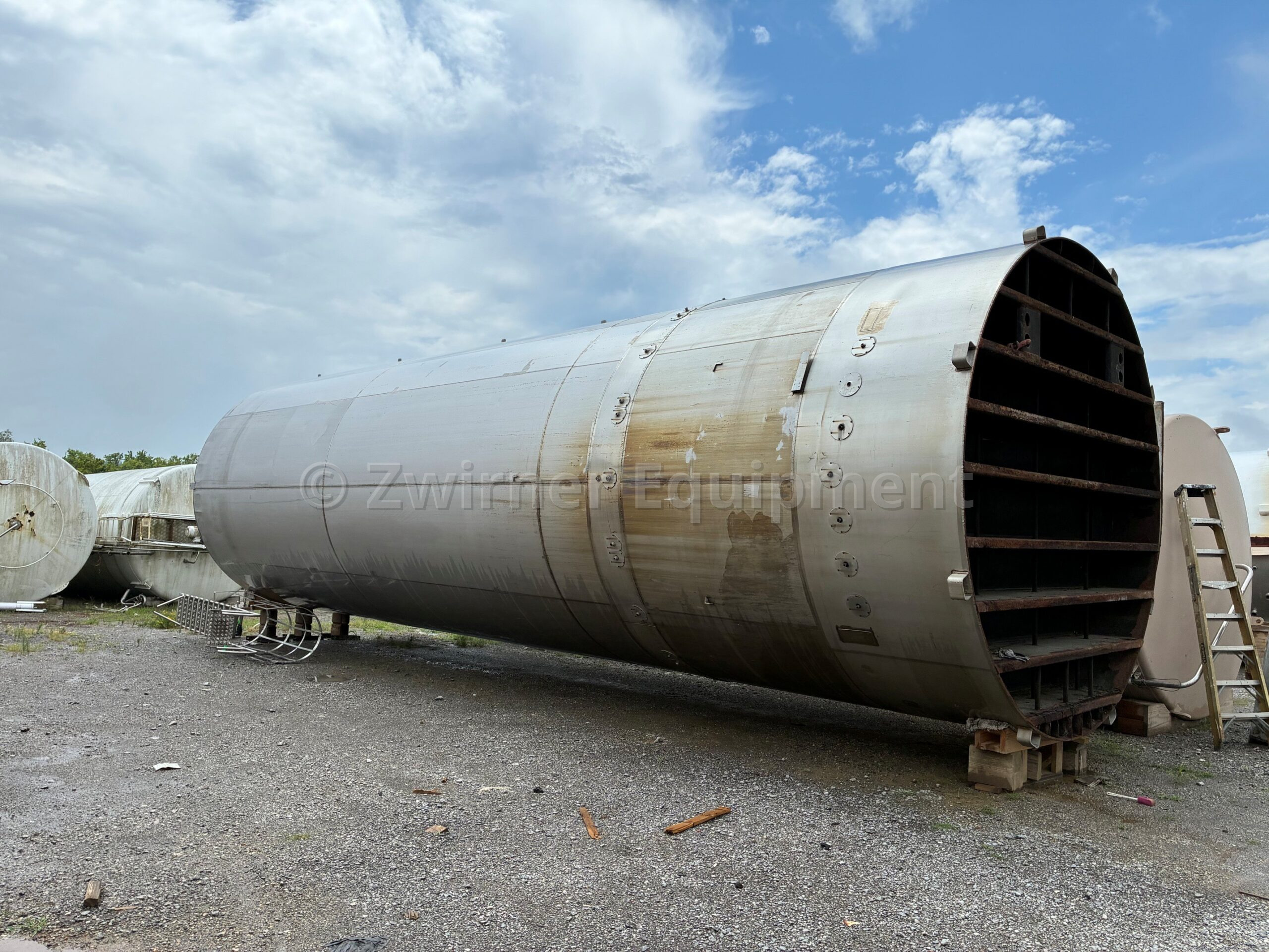 30,000 GALLON ALL STAINLESS STEEL JACKETED VERTICAL SILO TYPE STORAGE TANK