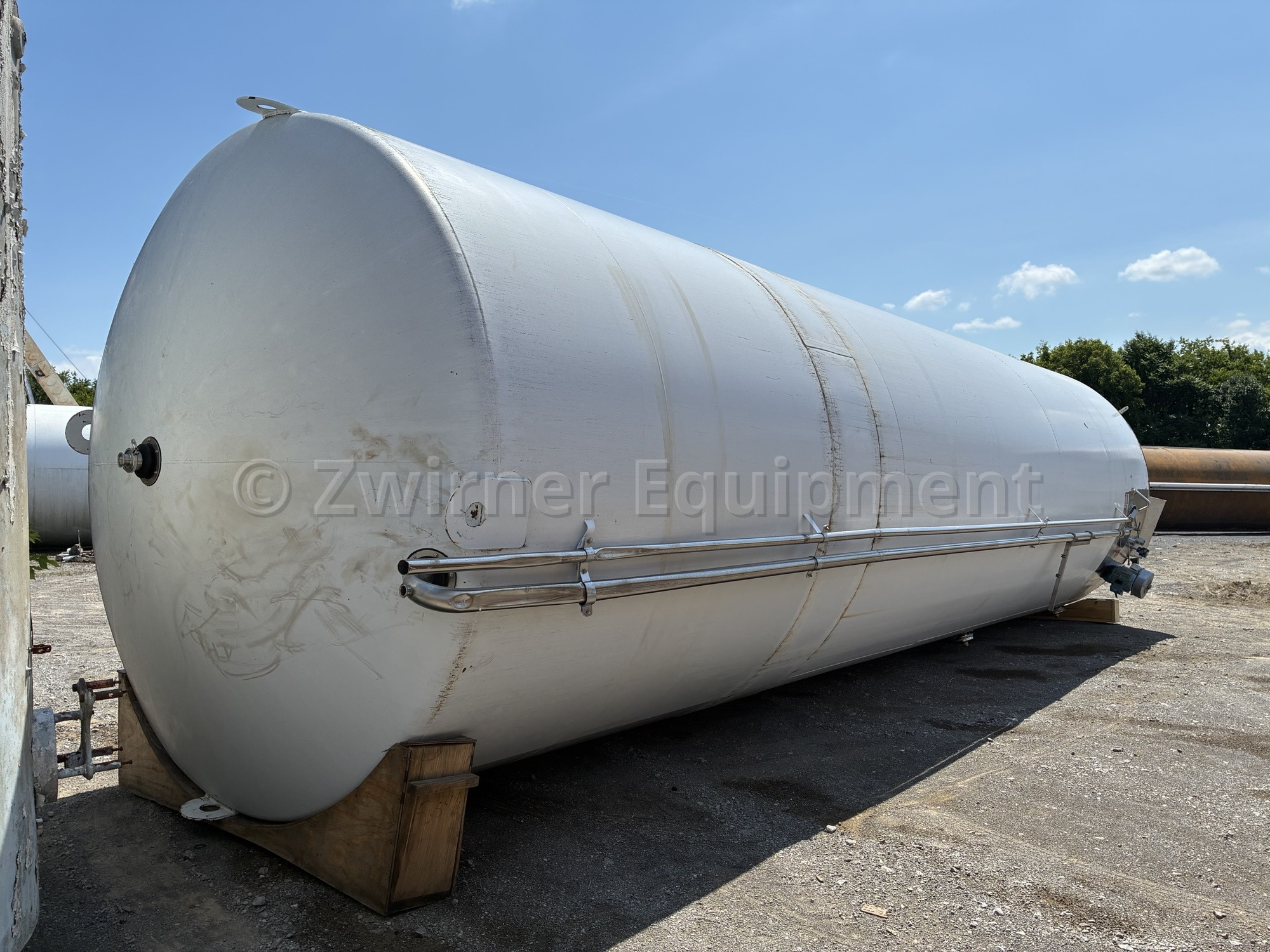 15,000 GALLON, STAINLESS STEEL JACKETED VERTICAL SILO TYPE STORAGE TANK
