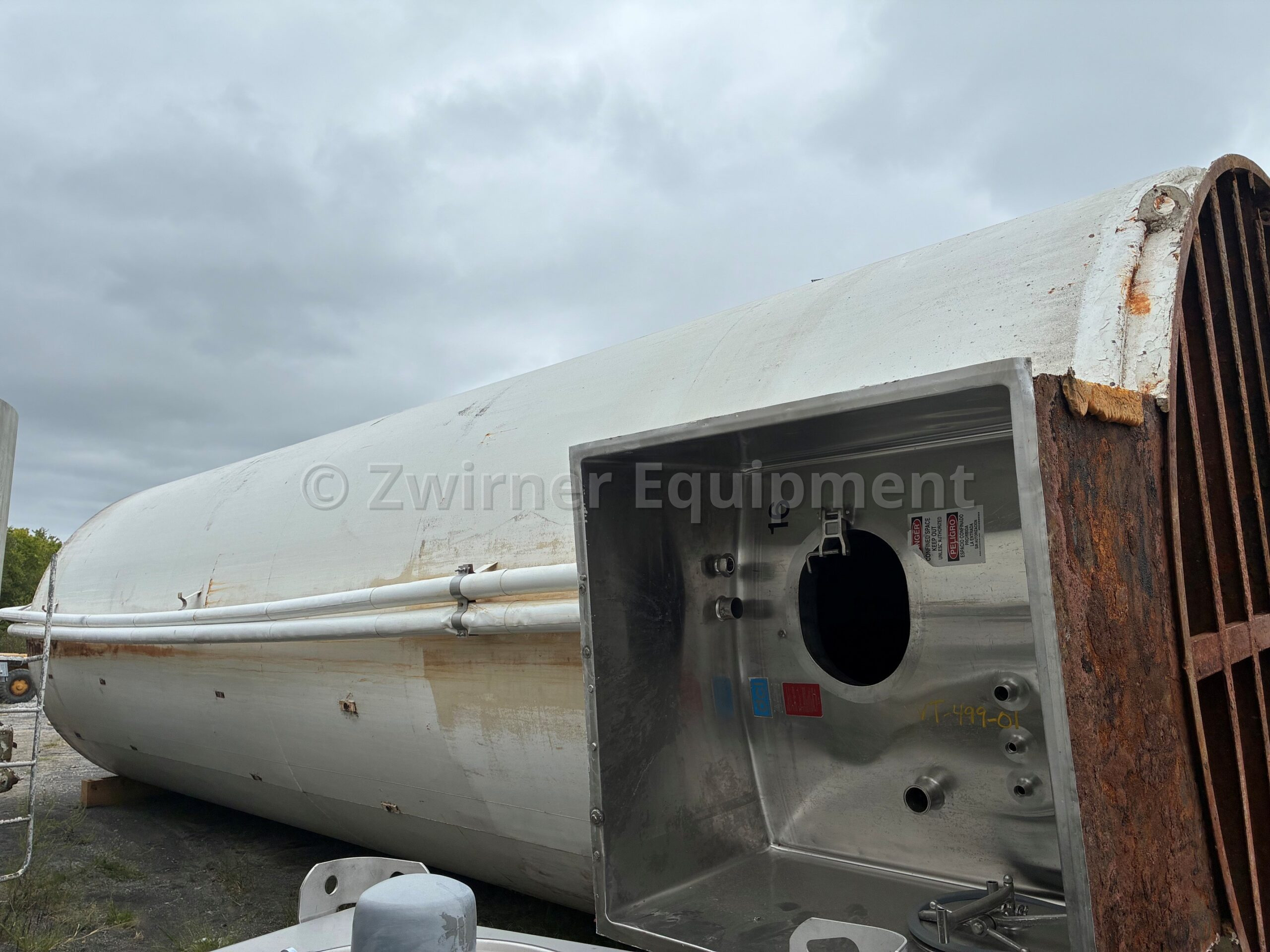 25,000 GALLON JACKETED VERTICAL SILO TYPE STORAGE TANK