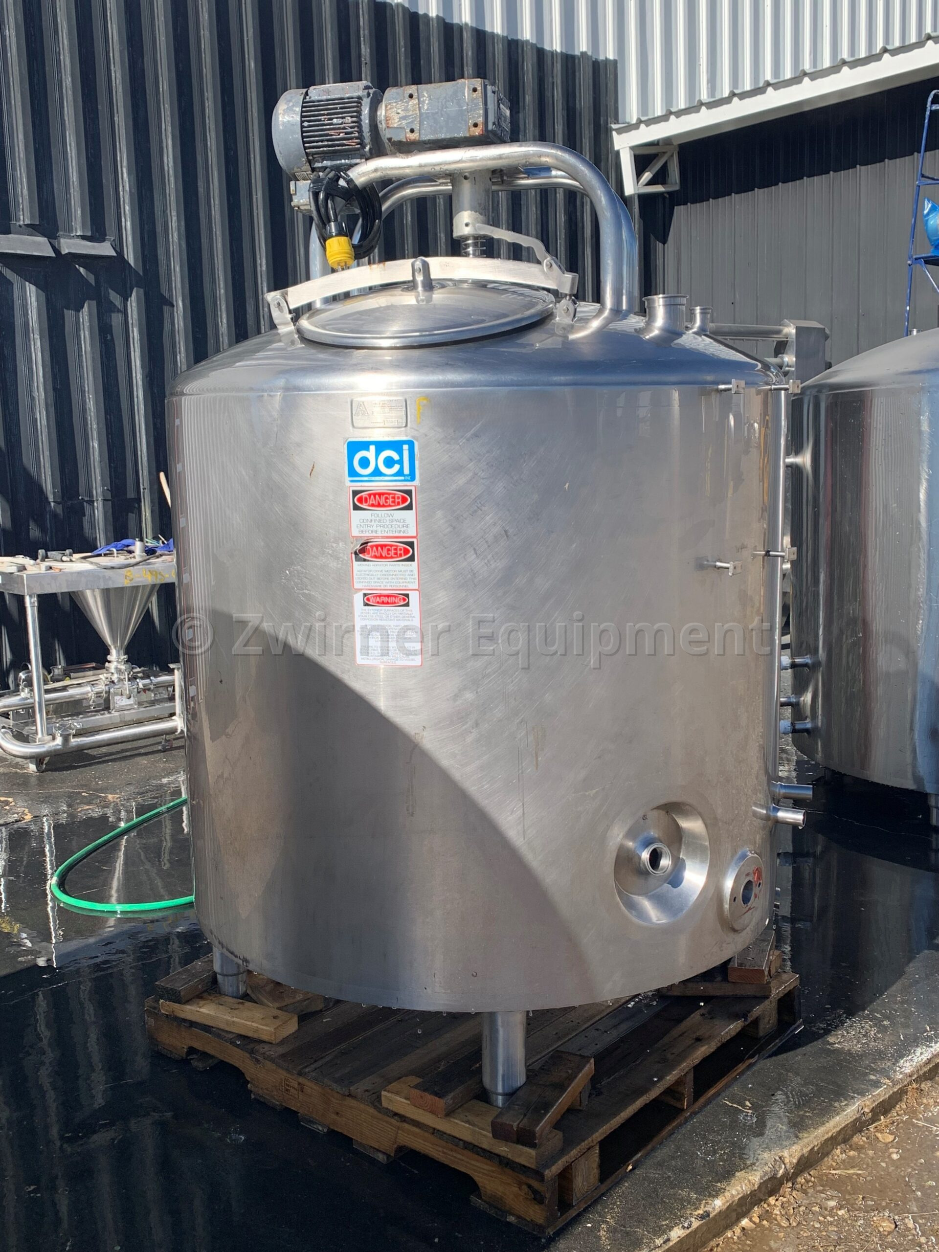 300 GALLON STAINLESS STEEL JACKETED PROCESSOR TANK